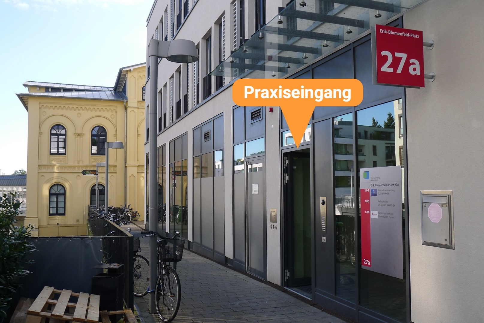 Eingang Erik-Blumenfeld-Platz 27A